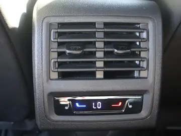 VW Golf VIII Variant 2.0 TSI DSG R-Line ACC LED PDC