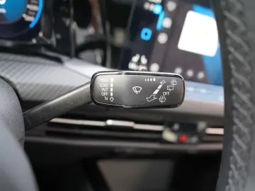 VW Golf VIII Variant 2.0 R-Line LED Navi ACC AHK