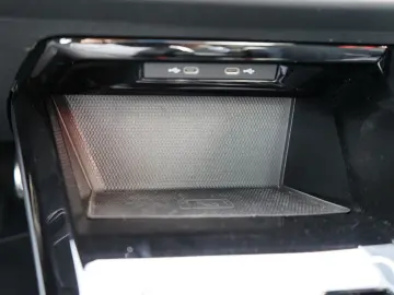 VW Golf VIII Variant 2.0 R-Line LED Navi ACC AHK