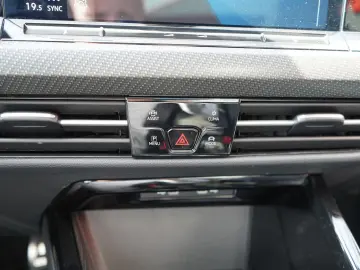 VW Golf VIII Variant 2.0 R-Line LED Navi ACC AHK