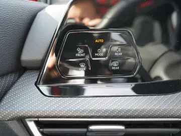 VW Golf VIII Variant 2.0 R-Line LED Navi ACC AHK