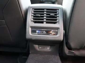 VW Golf VIII Variant 2.0 R-Line LED Navi ACC AHK
