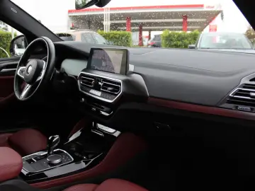 BMW X4 xDrive30d   M SPORT • LASERLIGHT • HUD • HARMAN