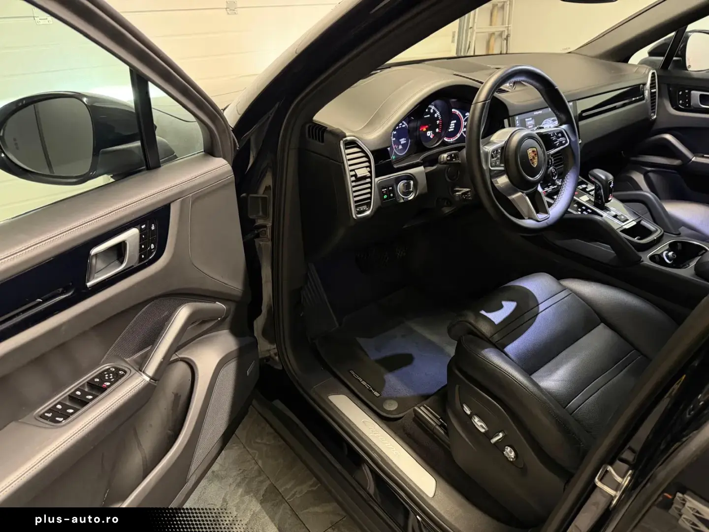 Porsche Cayenne Coupe 3.0 - HUD  360  Air Suspension  Pano