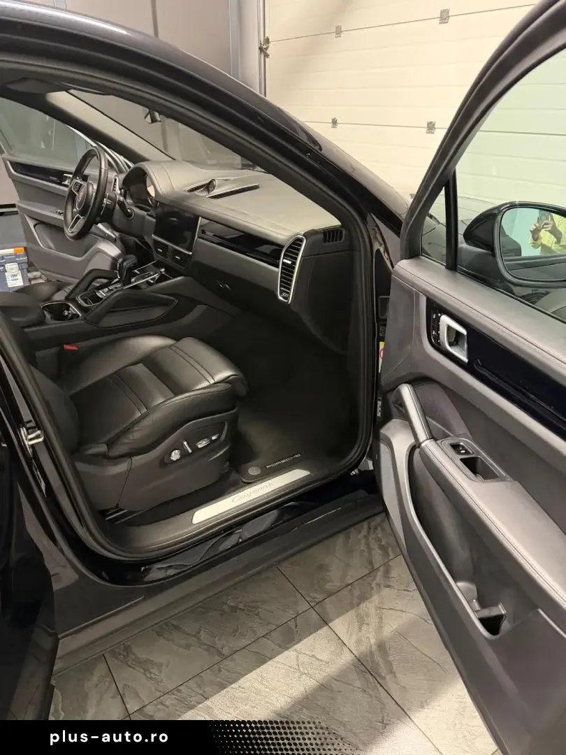 Porsche Cayenne Coupe 3.0 - HUD  360  Air Suspension  Pano