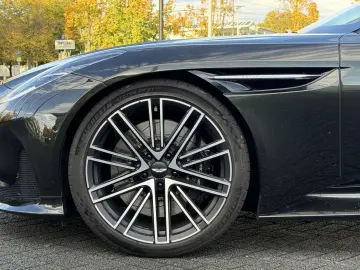 ASTON MARTIN DB12 V8  MwSt. ausw. Inspire Comfort