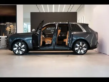 ROLLS ROYCE Cullinan Provenance 2 Year Warranty & Service
