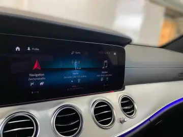 MERCEDES E 300 e 4MATIC   AMG LINE • PANO DISTRONIC 360