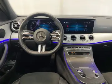MERCEDES E 300 e 4MATIC   AMG LINE • PANO DISTRONIC 360