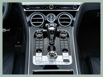 BENTLEY CONTINENTAL GTC AZURE   680 CP • MULLINER