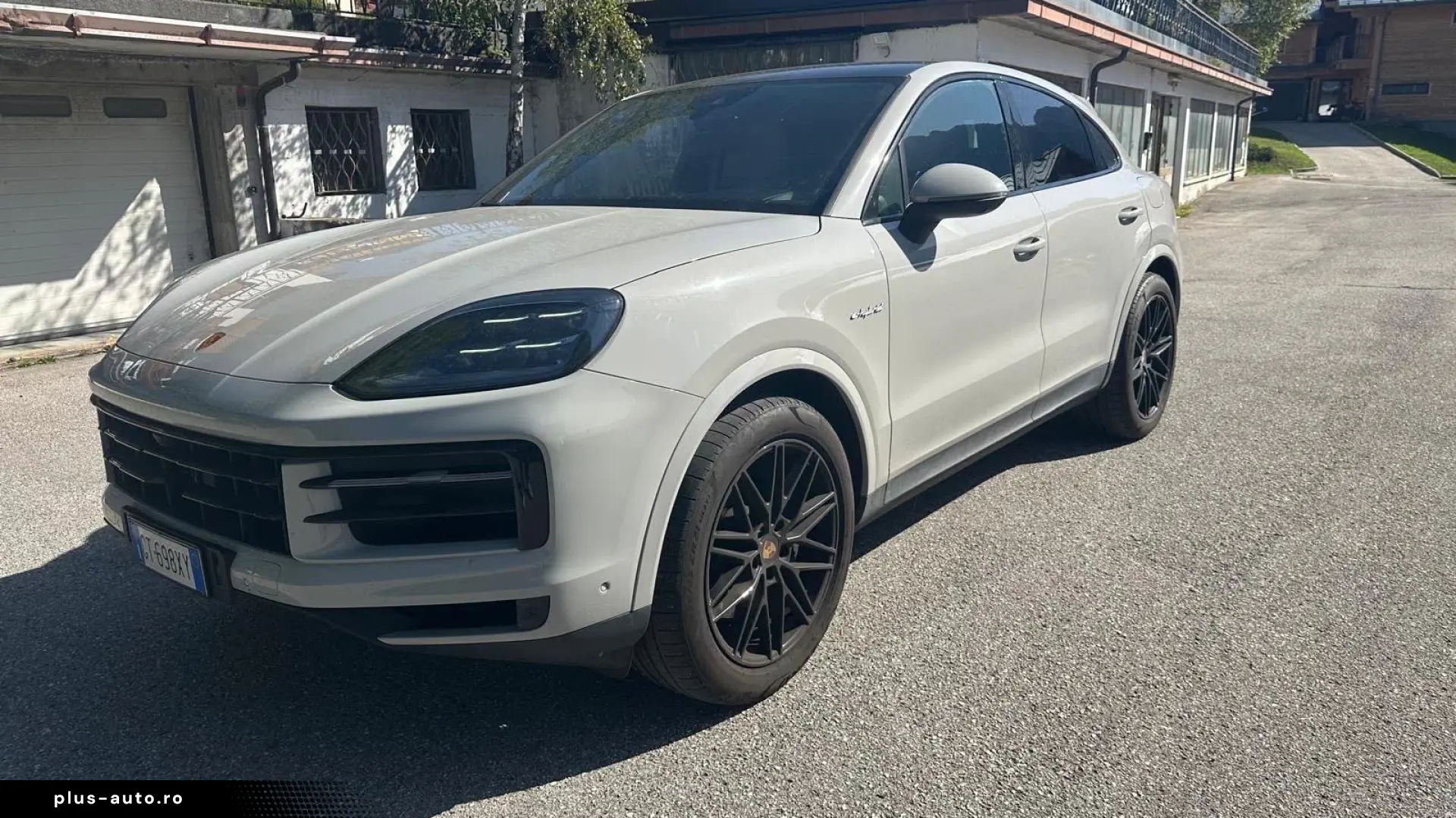 PORSCHE CAYENNE E-HYBRID   470 CP   AUTOMATĂ