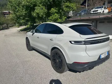 PORSCHE CAYENNE E-HYBRID   470 CP   AUTOMATĂ