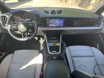 PORSCHE CAYENNE E-HYBRID   470 CP   AUTOMATĂ
