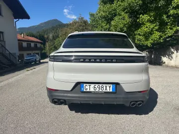 PORSCHE CAYENNE E-HYBRID   470 CP   AUTOMATĂ