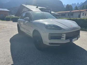 PORSCHE CAYENNE E-HYBRID   470 CP   AUTOMATĂ