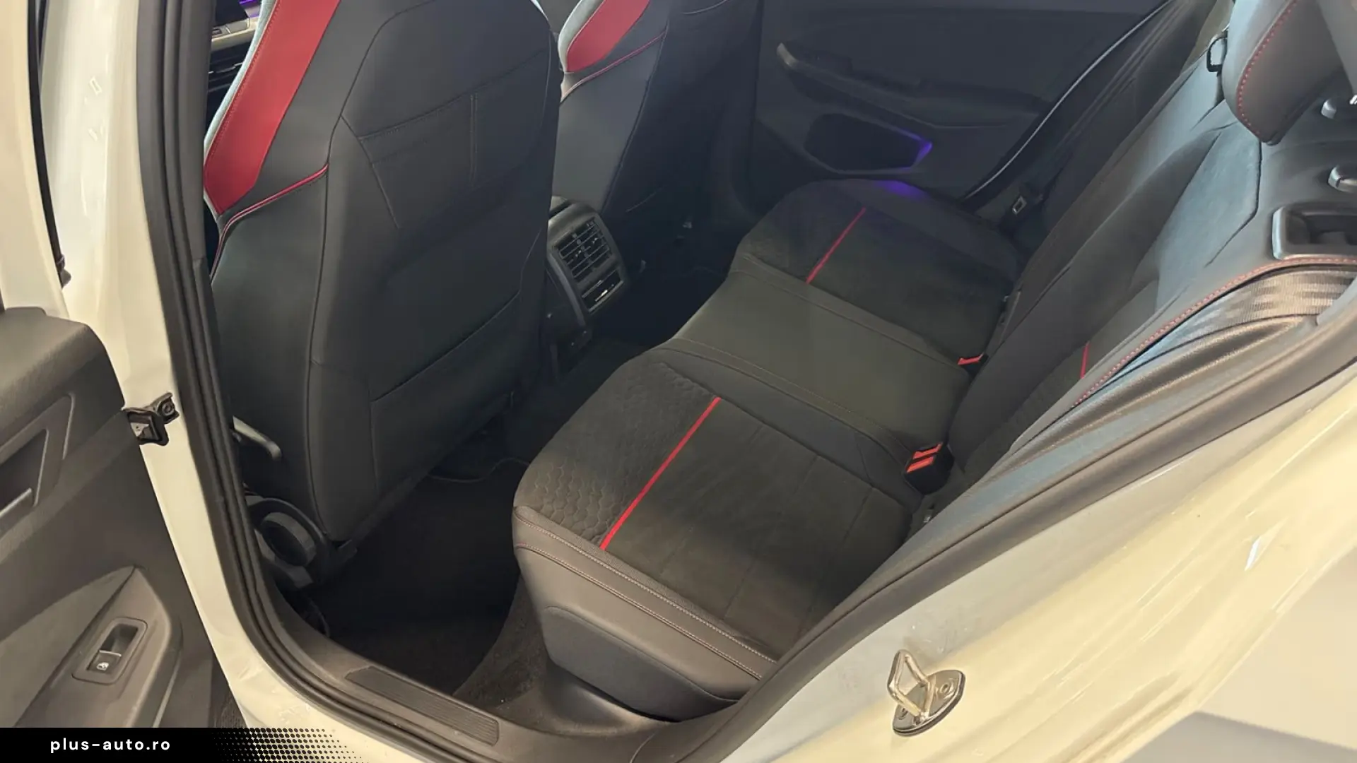 VOLKSWAGEN GOLF VIII GTI CLUBSPORT   300 CP