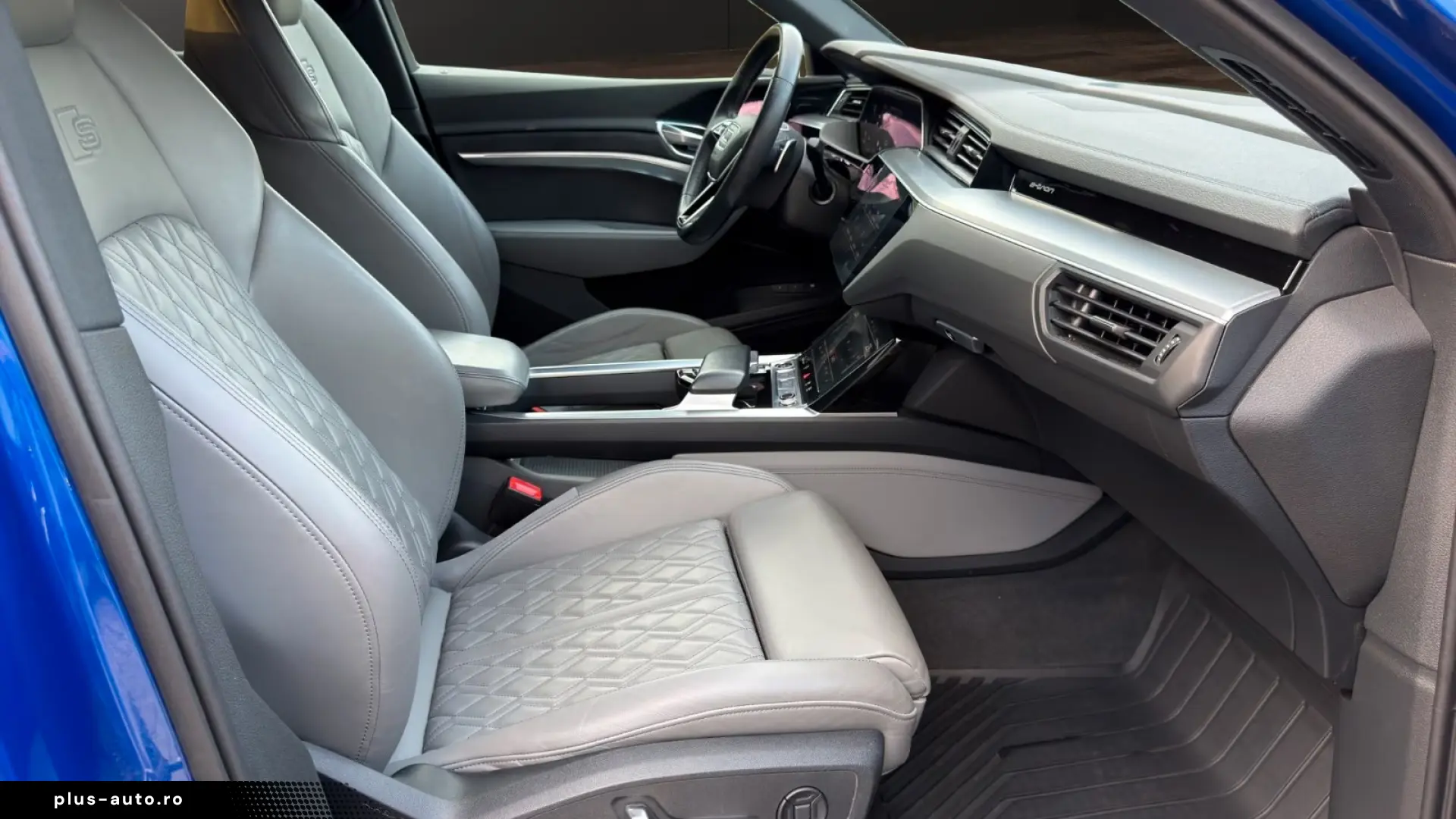 AUDI Q8 SPORTBACK E-TRON 55 QUATTRO S LINE 408 CP 4X4