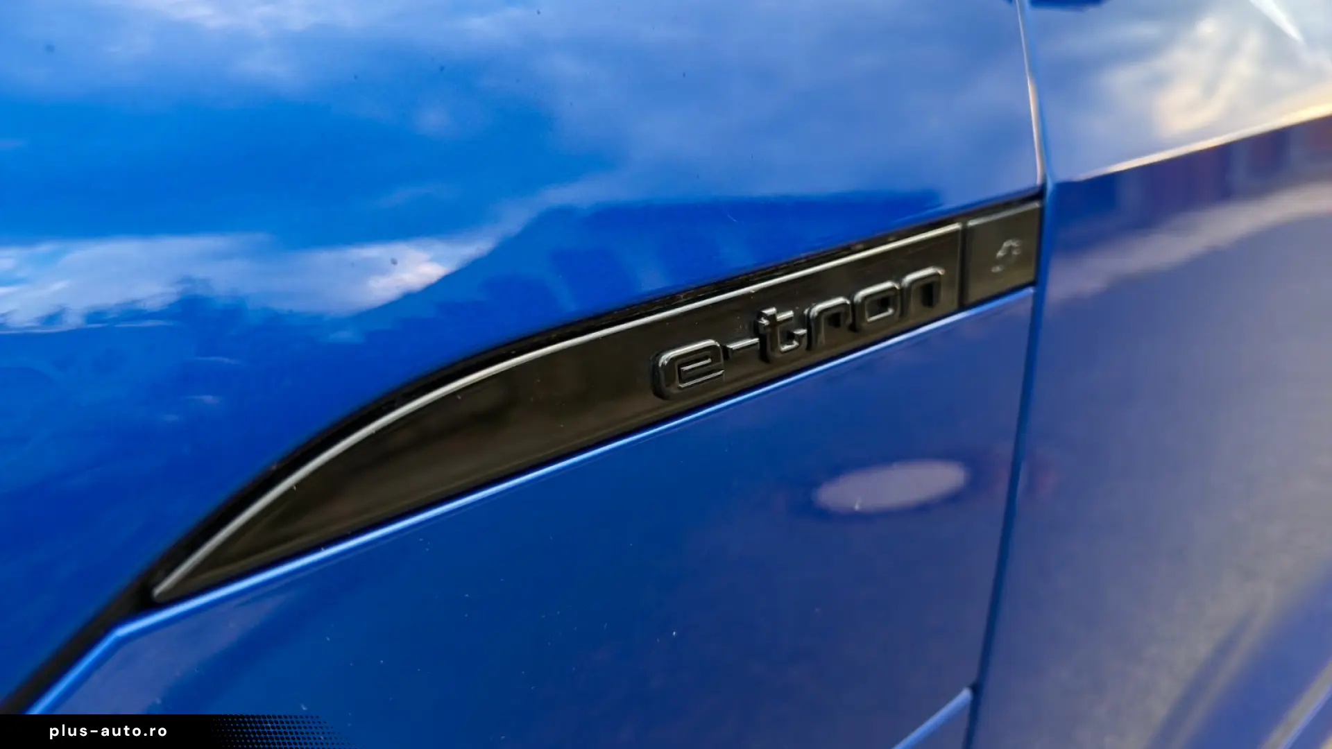 AUDI Q8 SPORTBACK E-TRON 55 QUATTRO S LINE 408 CP 4X4