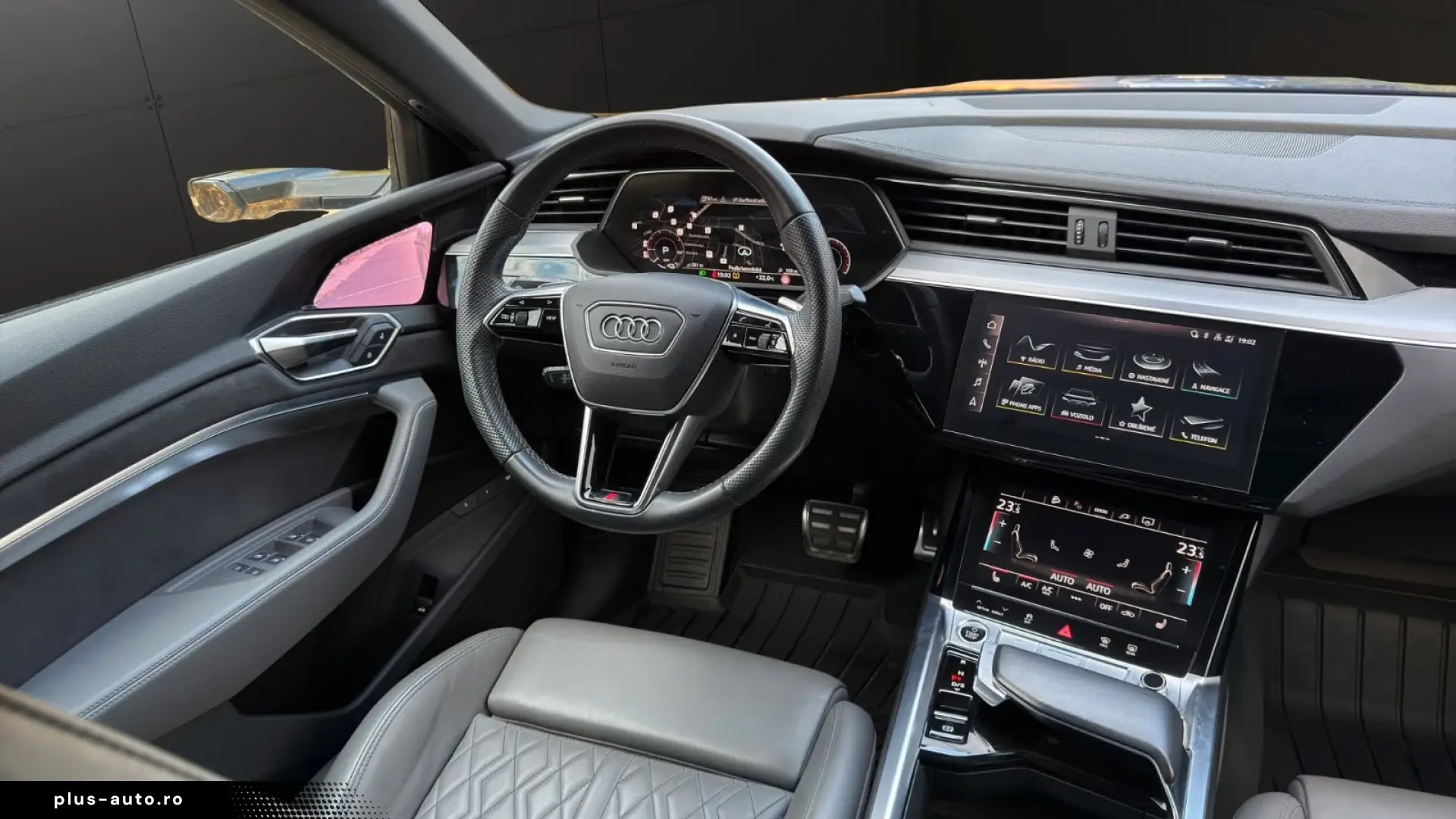 AUDI Q8 SPORTBACK E-TRON 55 QUATTRO S LINE 408 CP 4X4
