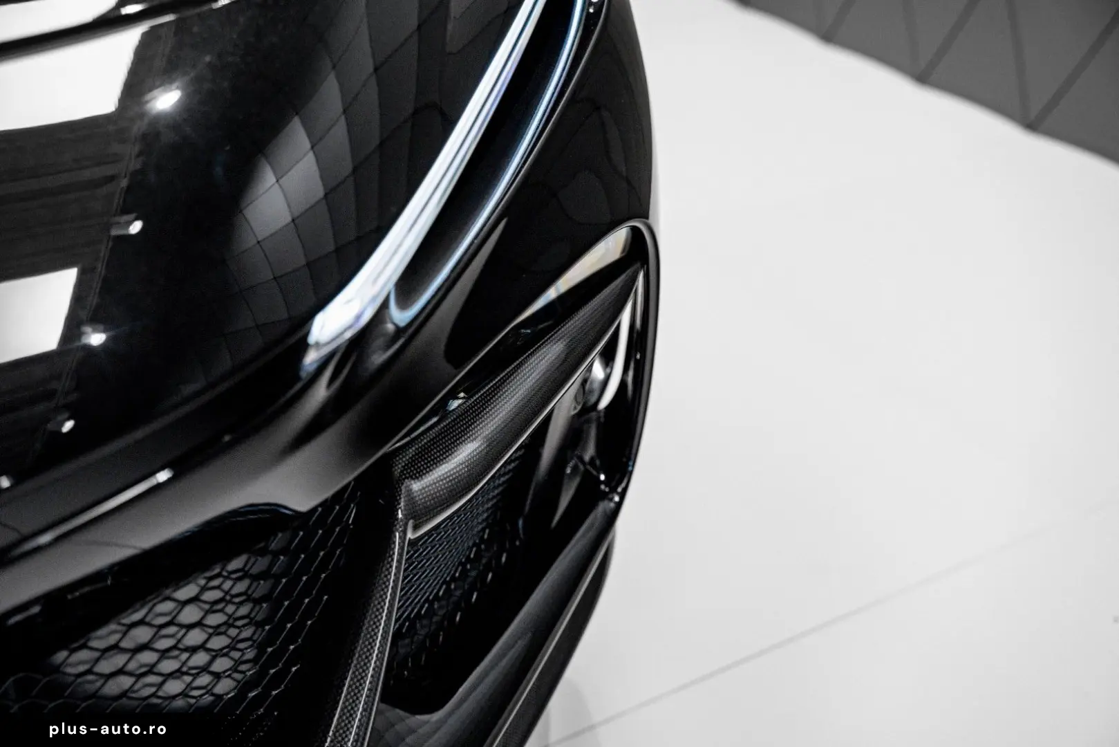 FERRARI Purosangue BLACK BEIGE FULL CARBON PANO