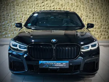 BMW 750i xDRIVE M SPORT HUD • 360  • SOFT CLOSE