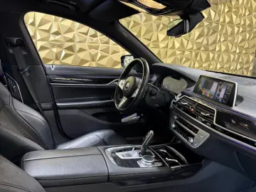 BMW 750i xDRIVE M SPORT HUD • 360  • SOFT CLOSE