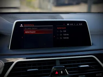 BMW 750i xDRIVE M SPORT HUD • 360  • SOFT CLOSE