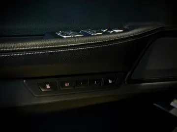BMW 750i xDRIVE M SPORT HUD • 360  • SOFT CLOSE