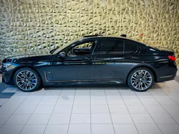 BMW 750i xDRIVE M SPORT HUD • 360  • SOFT CLOSE
