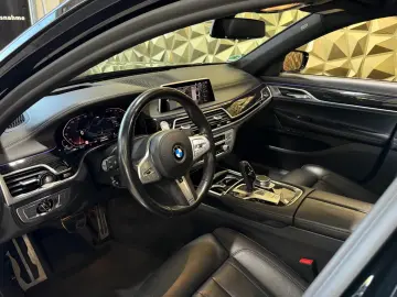 BMW 750i xDRIVE M SPORT HUD • 360  • SOFT CLOSE