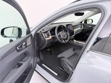 Volvo XC60 T8 AWD PLUS DARK  PANO HEAD-UP 360