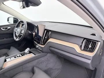 Volvo XC60 T8 AWD PLUS DARK  PANO HEAD-UP 360