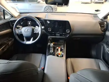 LEXUS NX 350h Business Line NAVI LED LEDER Shz PDC