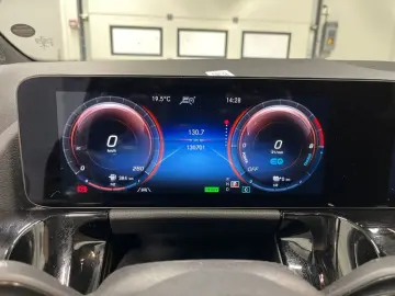 MERCEDES-BENZ GLA 250 e AMG Line NAVI