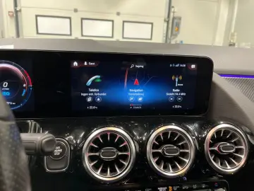 MERCEDES-BENZ GLA 250 e AMG Line NAVI