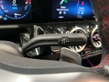 MERCEDES-BENZ GLA 250 e AMG Line NAVI