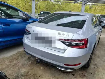SKODA Superb Lim 1.4 TSI iV L&K 360
