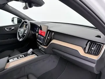 Volvo XC60 T6 AWD PLUS DARK  PANO 360 Head-Up 20-inch