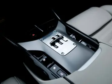 Ferrari Purosangue Lift Pano Massage Vent