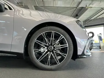 MERCEDES-BENZ C 400 4MATIC ELECTRIC   AMG LINE • HYPERSCREEN