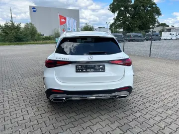 MERCEDES-BENZ GLC 220 d 4MATIC AMG LINE PANO 360
