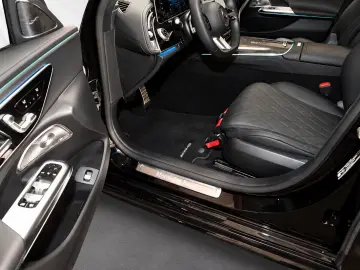 MERCEDES-BENZ E 220 d AMG LINE NIGHT PACKAGE PANO HUD