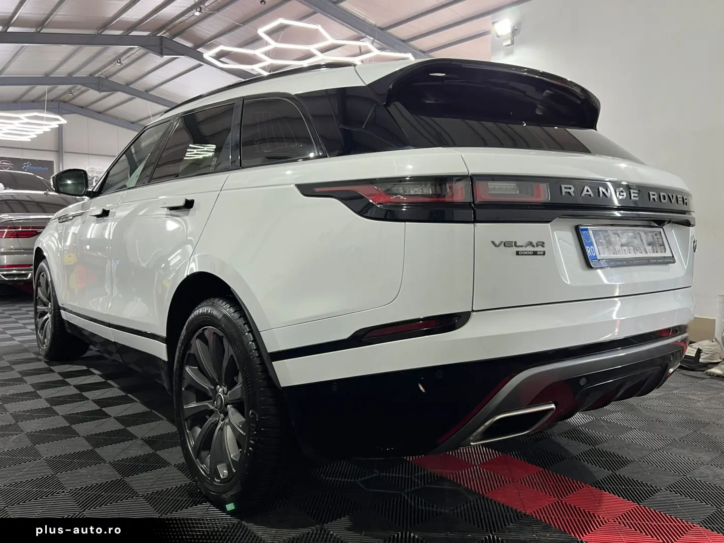 Range Rover Velar D300 SE 300 CP. R-Dynamic. Romania-de NOU.