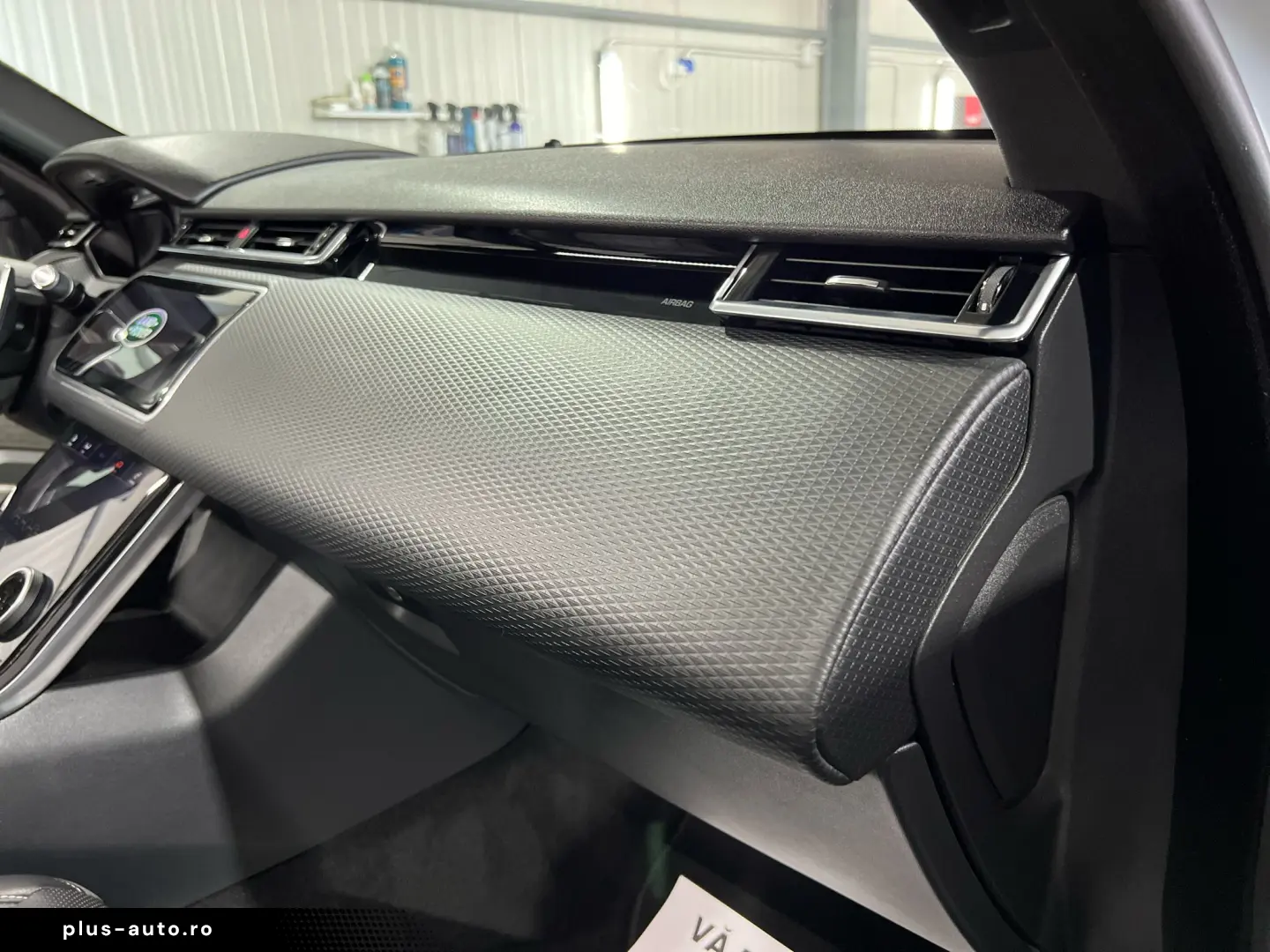 Range Rover Velar D300 SE 300 CP. R-Dynamic. Romania-de NOU.