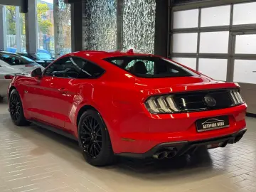 FORD MUSTANG GT FASTBACK PERFORMANCE PACK