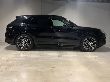 Porsche Cayenne Black Edition