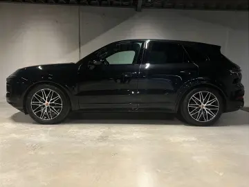 Porsche Cayenne Black Edition