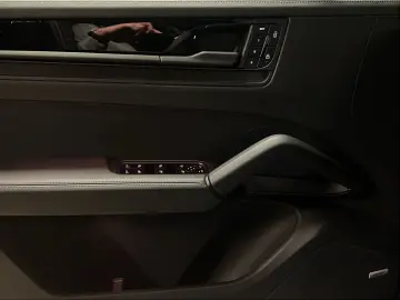 Porsche Cayenne Black Edition