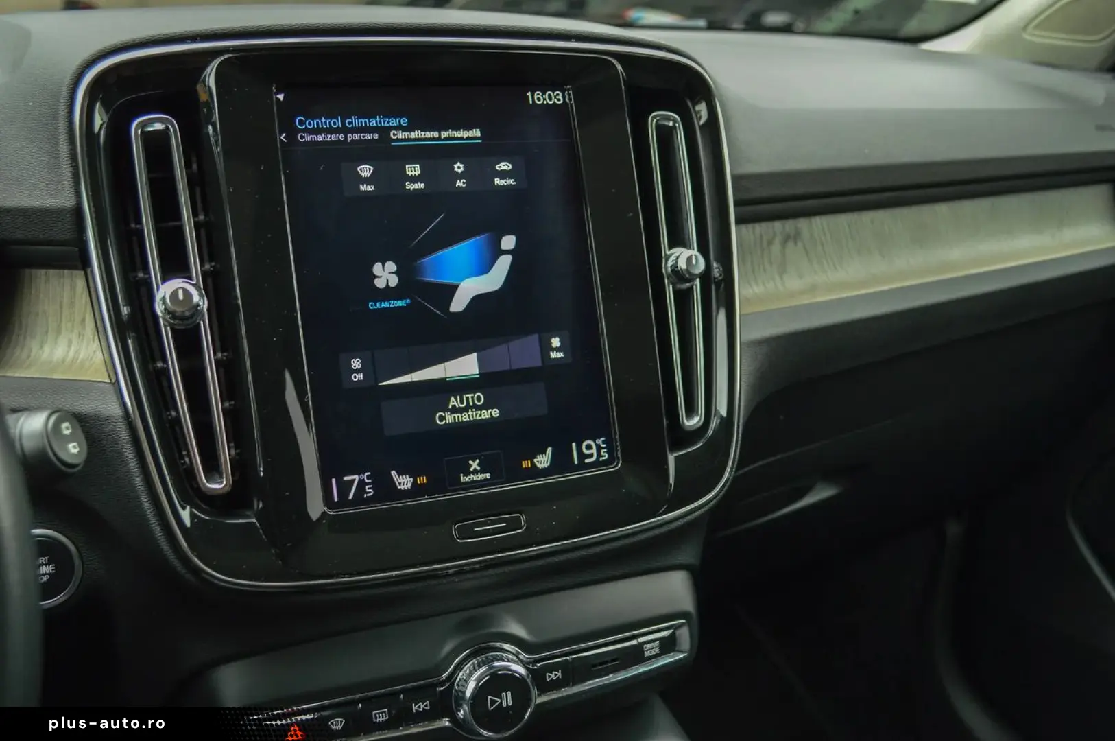 VOLVO XC40 2020 — imagine 19