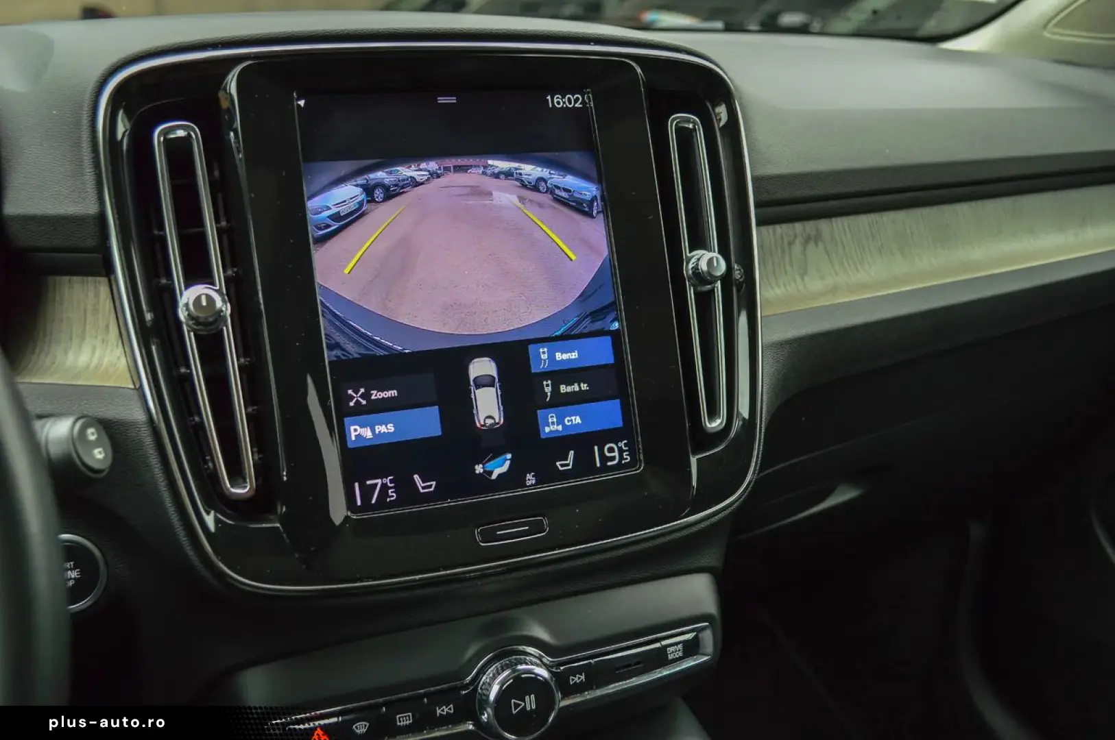 VOLVO XC40 2020 — imagine 36